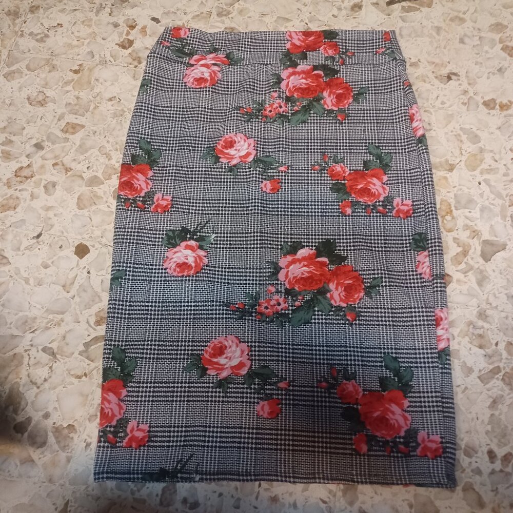 See You Monday Women's Pull-On Skirt Large Black Plaid Pink Flowers